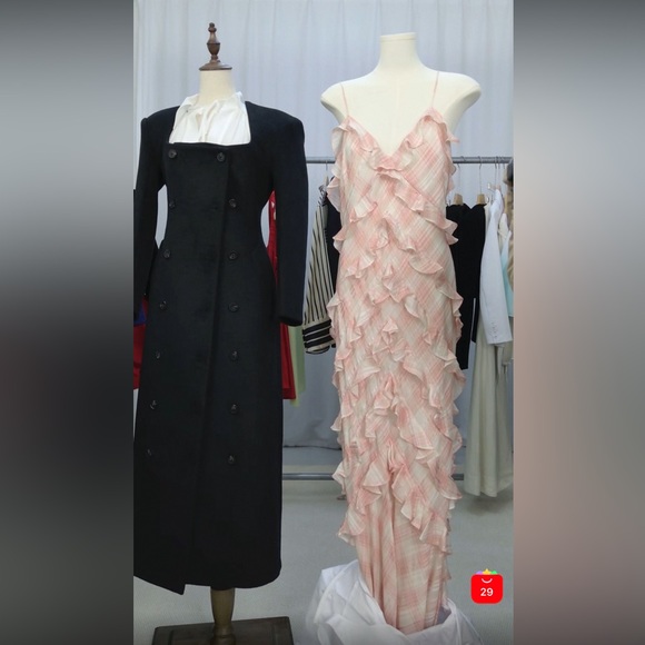 Helsa The Hourglass Coat in Black - Picture 3 of 8